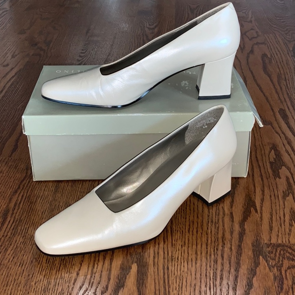 Bandolino Cream Square-Toe Block Heel Pumps Size 8M Porcelain Leather